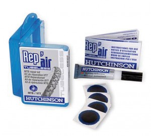 set riparazione Hutchinson Tubeless - 4 toppe + 1 tubetto supercolla 